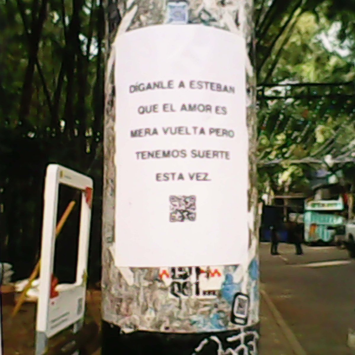 callmepavlo's tweet photo. Si ven estos carteles por la ciudad (Bogotá y Medellín) escaneen el QR, les tengo una sorpresa 🖤🖤🖤

DÍGANLE QUE EL AMOR ES MERA VUELTA PERO TENEMOS SUERTE ESTA VEZ https://t.co/PS0sJvsYoz