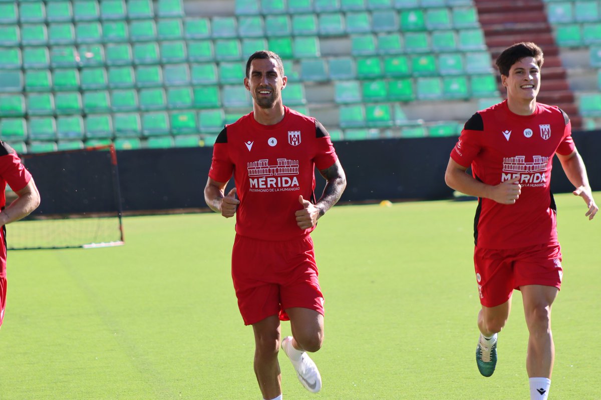 Comenzamos la 4° temporada!!! ADN Romano <a href="/Merida_AD/">A.D. Mérida</a> 💪🤍🖤💪