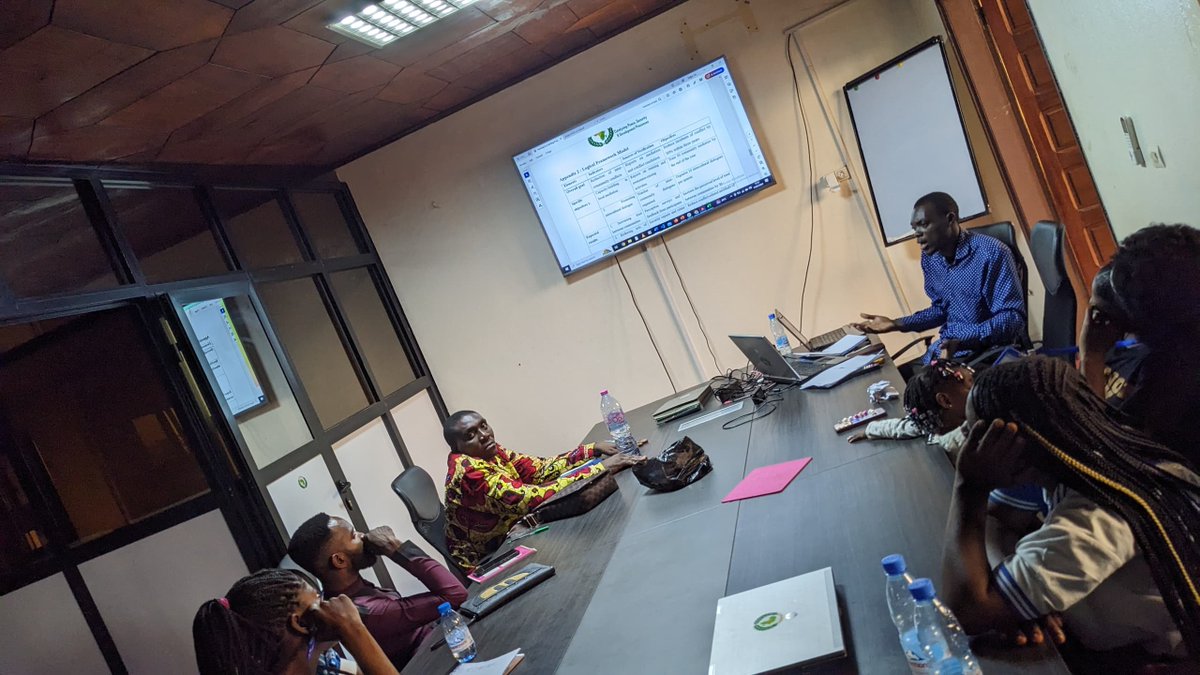 Some members of Glorious CARE Foundation 2day receive a refresher training on #Project Writing at LifeAID head office.
The training which was facilitated by Papiny Tsafack of <a href="/LifeAIDCameroon/">LifeAID Cameroon</a> falls within the framework of d MoU signed between LifeAID and GLOCAFO.
<a href="/Ngenyves/">Ngen Yves Riyuh</a>