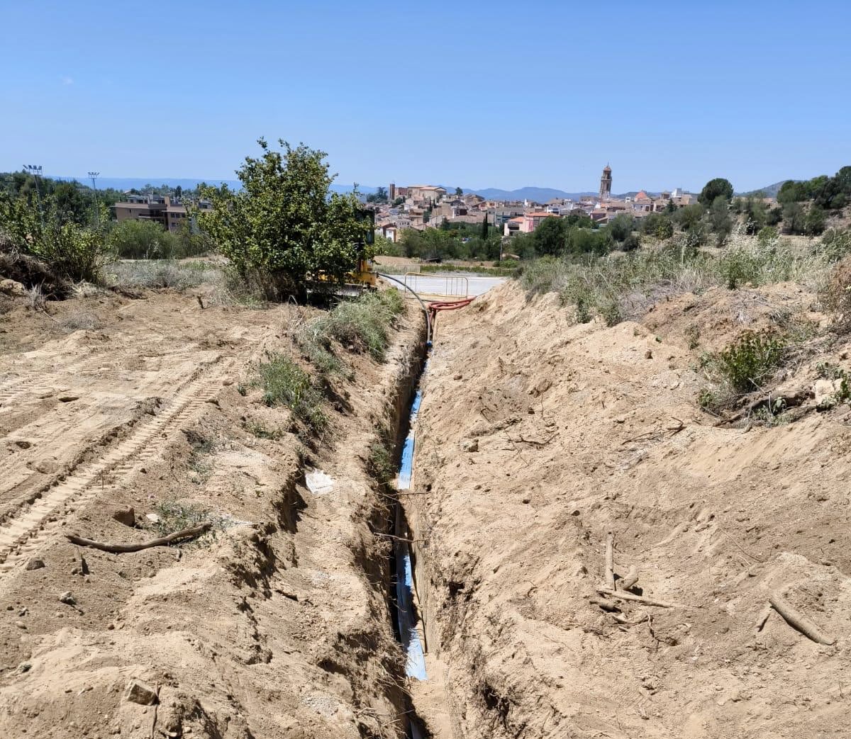 💧L’Ajuntament inicia la construcció d’un nou pou d’abastament d’aigua per reforçar la xarxa municipal.

🚰Amb aquesta nova infraestructura, que s’ha començat després d’uns mesos de sondeig, s’espera obtenir uns 5.000 l/hora per abastir les reserves de l'àrea de Sant Gregori.