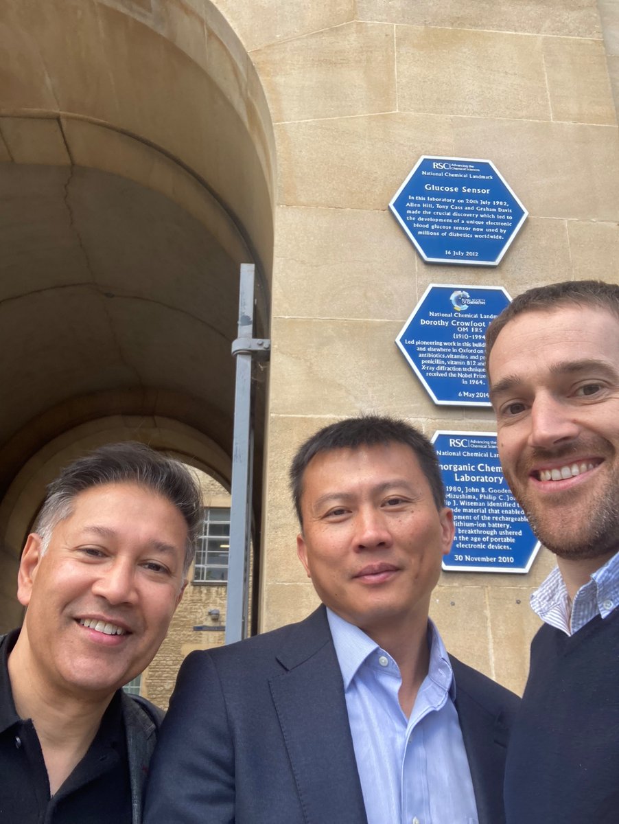 Robert Weatherup (@rob_erando) on Twitter photo Great to have Prof Yi Cui
<a href="/yicuistanford/">Yi Cui</a> visiting today
<a href="/OxfordMaterials/">Oxford Materials</a>. Excellent talk and discussions. Obligatory photo in front of JBGoodenough plaque with <a href="/SaifulChemistry/">Prof Saiful Islam</a> Great to have Prof Yi Cui
<a href="/yicuistanford/">Yi Cui</a> visiting today
<a href="/OxfordMaterials/">Oxford Materials</a>. Excellent talk and discussions. Obligatory photo in front of JBGoodenough plaque with <a href="/SaifulChemistry/">Prof Saiful Islam</a>