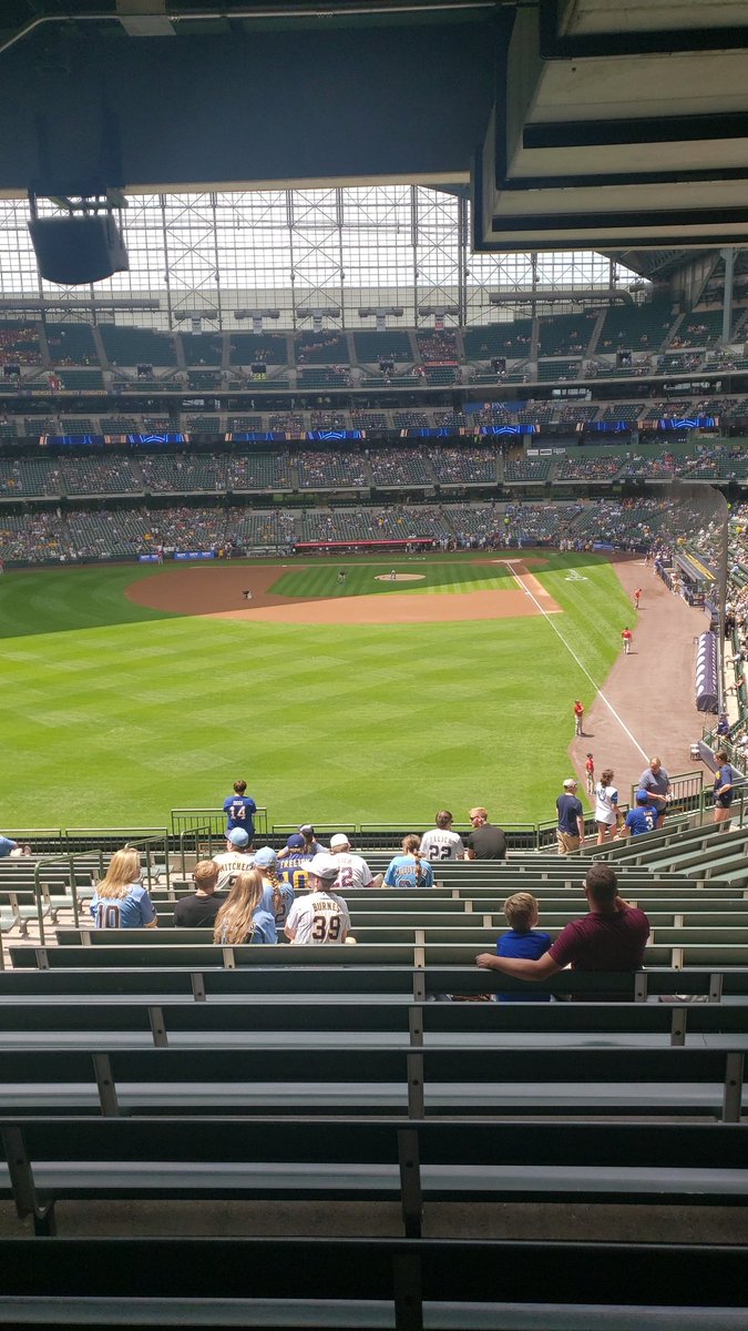 CoryLidwin's tweet photo. Game day fans @Brewers @BrewerNation https://t.co/4Yucq4cNOB