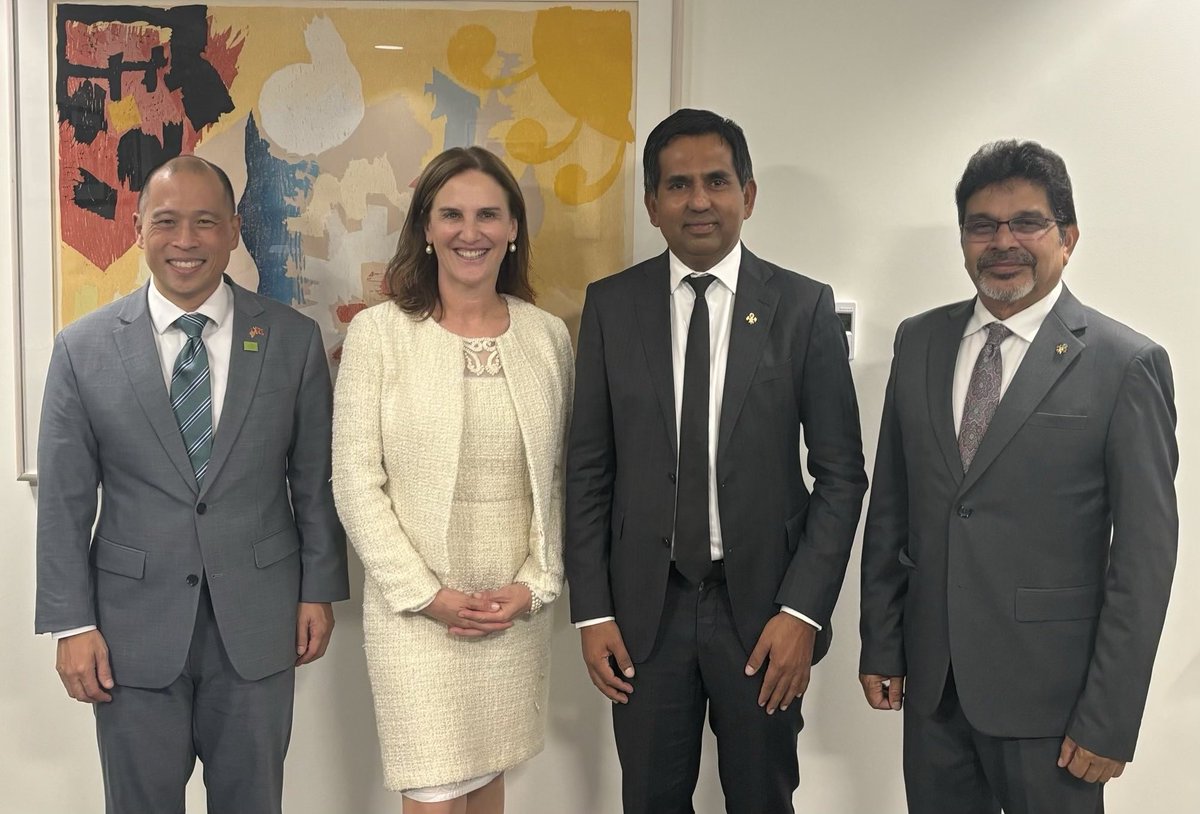 Office of Commercial & Business Affairs (@bizatstate) on Twitter photo A productive meeting with Maldives Minister of Economic Development and Trade <a href="/em_saeed/">Mohamed Saeed</a> at the <a href="/StateDept/">Department of State</a>.
We discussed the importance of the U.S.-Maldives economic relationship and the many opportunities to expand our commercial ties. A productive meeting with Maldives Minister of Economic Development and Trade <a href="/em_saeed/">Mohamed Saeed</a> at the <a href="/StateDept/">Department of State</a>.
We discussed the importance of the U.S.-Maldives economic relationship and the many opportunities to expand our commercial ties.