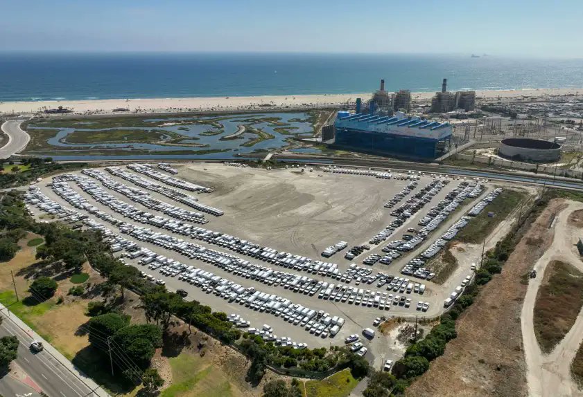 LAOCTrades's tweet photo. It's a win for workers and #AffordableHousing ! @CACoastal approves #MagnoliaTankFarm in #HuntingtonBeach, #union-built and staffed hotel, homes, parkland by #Shopoff Realty. @OCLF our partners in victory. Let's build!
PS: Yes, site is now a parking lot. https://t.co/LsLMQveSpp