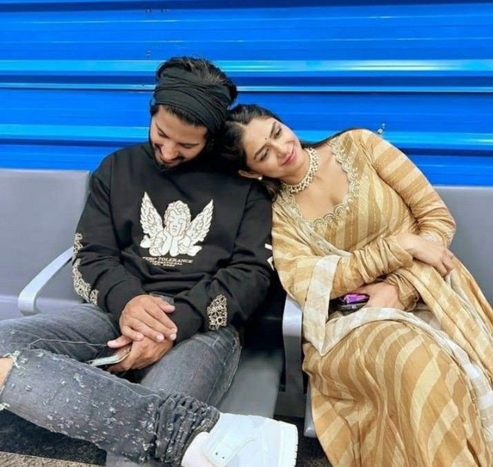 its__muzz's tweet photo. Sita × Ram ❤️

#FilmfareAwardsSouth - Telugu Best actress &amp; actor (critics) 

@dulQuer ❤️ @mrunal0801 https://t.co/6aYiNOLPhp