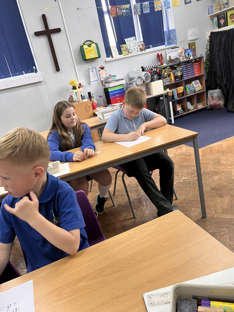 ElsecarSC's tweet photo. Another great school council meeting this week! We are preparing to share with children coming up into our year groups what it’s like in our current years. We wrote down lots of things we’ve learnt about this year 😊 https://t.co/4CkmVeuzrt