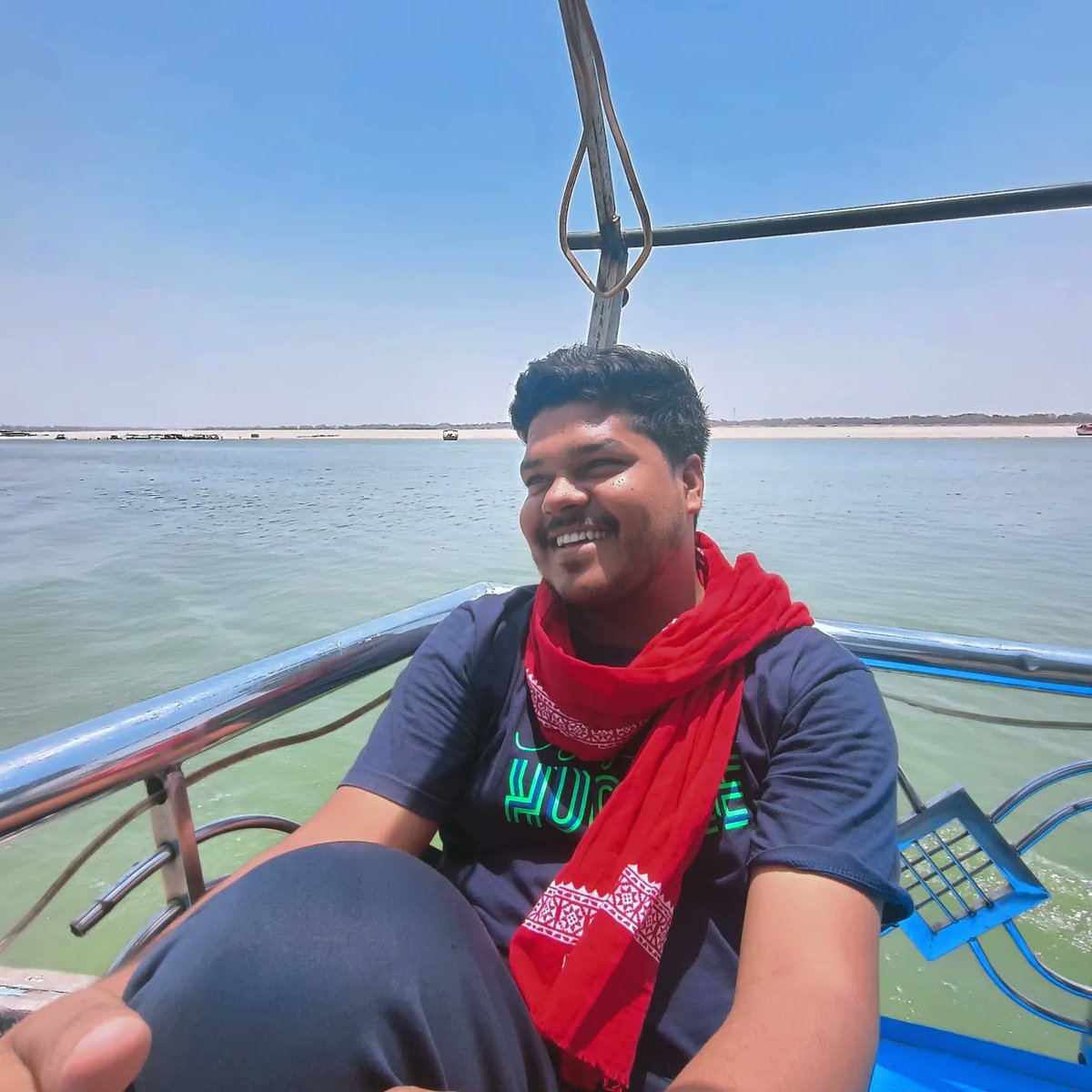 ikrishnapathak's tweet photo. Banaras holds my heart, and I wish to spend my life immersed in its beauty. From the vibrant street food to the serene atmosphere around the ghats, everything here radiates pure joy. https://t.co/q8ErSgERqT