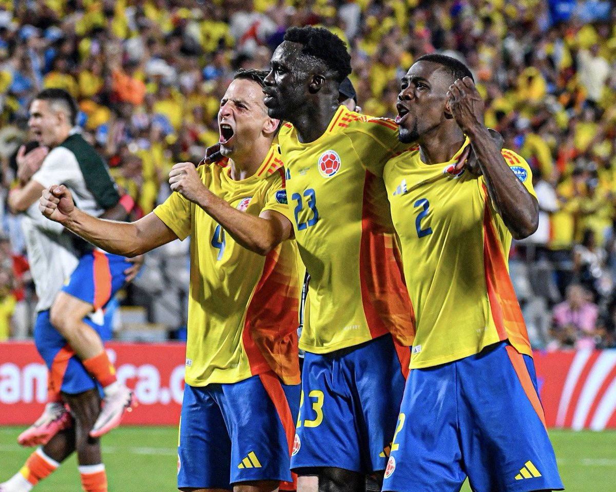RefereeFelipe's tweet photo. 🔄 Duplipensamento:

Feliz de ver o futebol sul americano entregar um jogo com tanta intensidade e vontade como na grande vitória da Colômbia ante o Uruguai. Que jogoaço!🔥🇨🇴

Porém, triste em ver uma seleção brasileira ser o oposto disso. Apática, sem alternativas, um time comum https://t.co/loCpxP3NHN