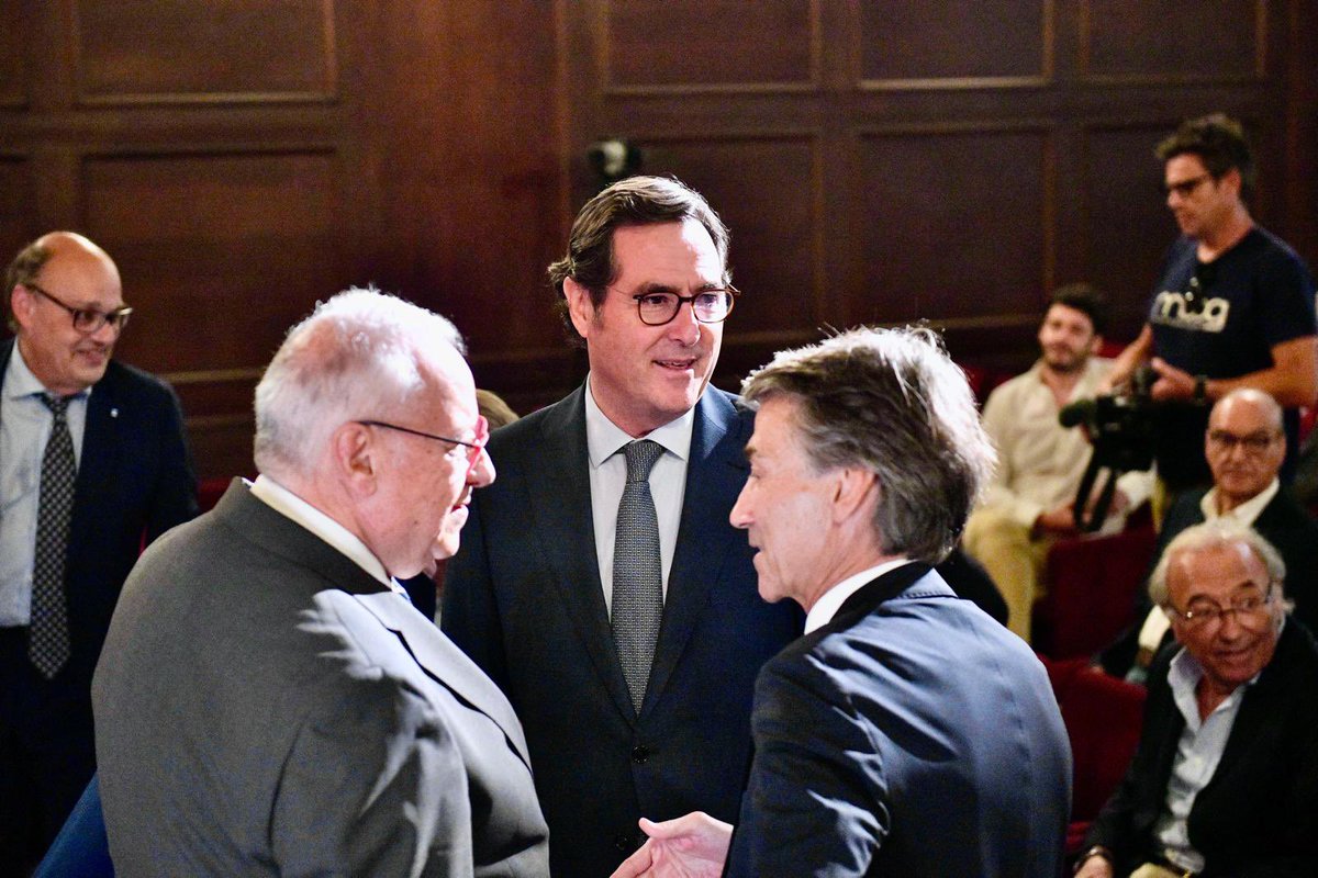 La Jornada del Metall de la <a href="/UPMbcn/">UPM</a> és una fantàstica ocasió per reivindicar el paper dels empresaris i de la indústria. 

Amb la participació del president de #Foment i de <a href="/CEOE_ES/">CEOE</a>. Som metall, som #empresa.

Tot el suport a la patronal metal•lúrgica més important del sud