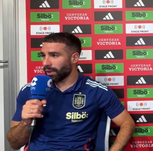 MadridXtra's tweet photo. 🚨 Dani Carvajal: “I tell Rodri every day to SIGN FOR REAL MADRID.” @tjcope https://t.co/alKMZWB3ZZ