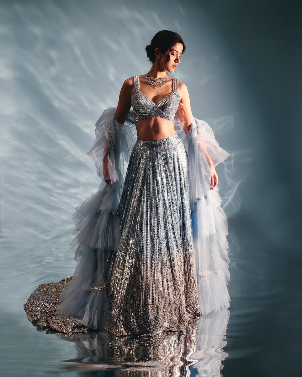 Runawayreveals's tweet photo. What the stars wore for Radhika Merchant and Anant Ambani's sangeet ceremony.

#AnanyaPanday #AmbaniWedding #weddingoutfitinspo #runawayrevealsfashion https://t.co/JZdXGeOWdb