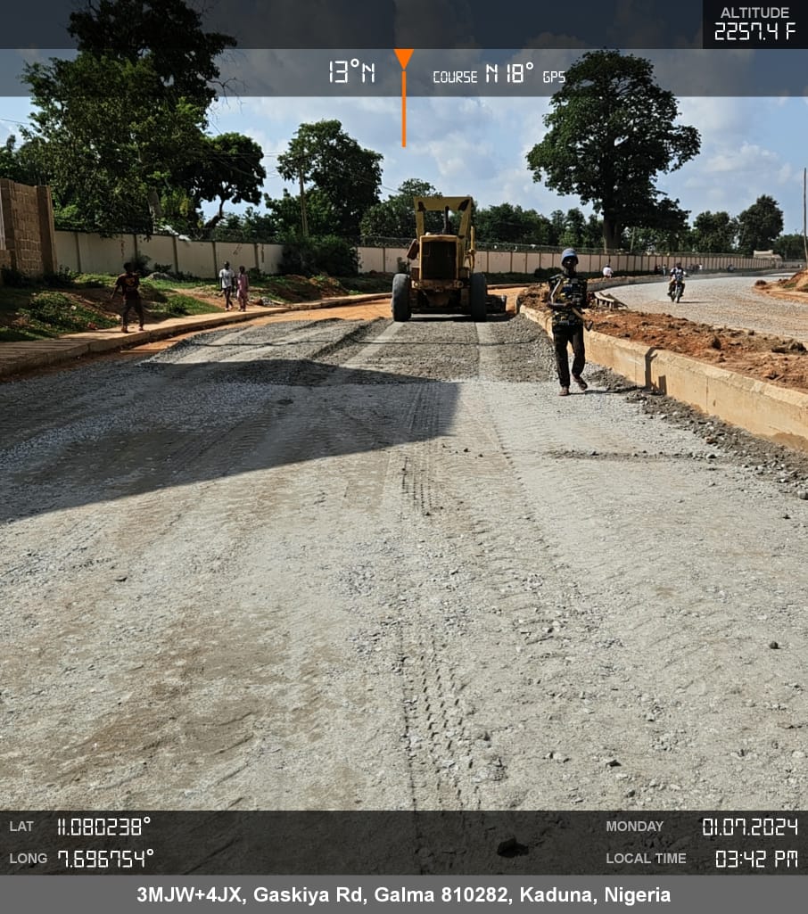 BarrAzeez's tweet photo. ZARIA UPDATE
Dualization of Barewa Road from Shagalinku Kofar Kibo to Agoro Underpass.

Status of work: stone base work
Facilitator: @Speaker_Abbas https://t.co/eOad3uY1yX