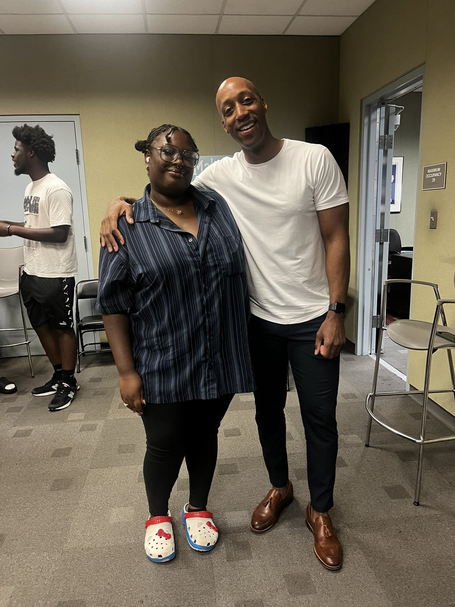 NyaTuckerdc's tweet photo. HUGE thank you to @LorenzoHall for coming down to Deanwood & having an outstanding talk with us! I look forward to chatting with you in the future! @Channel9 #DPR #dprprograms #deanwoodradiobroadcasting #dcdpr https://t.co/bNeV1Edca5