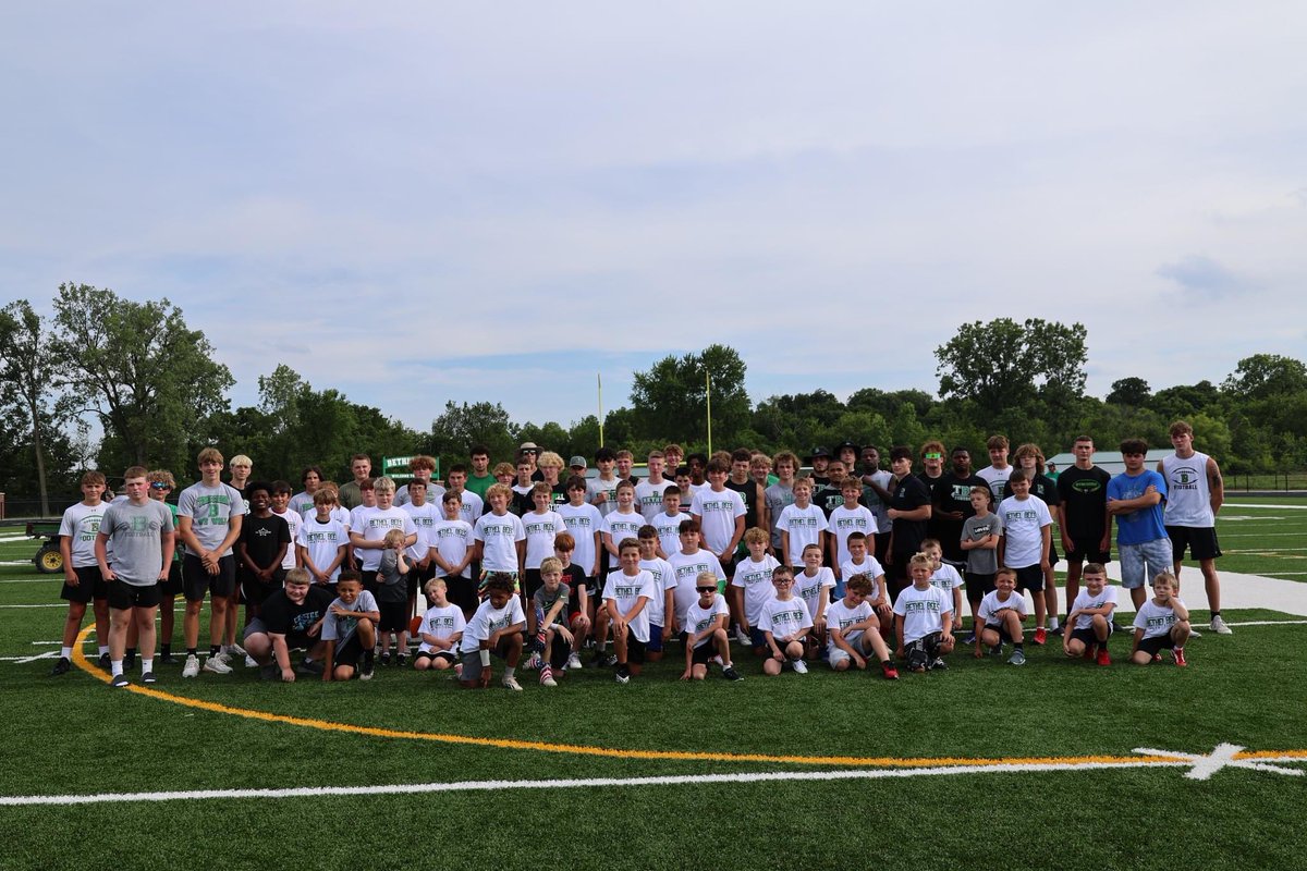 KaedenShock's tweet photo. @BethelBeesFB Youth Camp was a success! It was a pleasure to help these kids with their skills. 🏈
#TBS #Classof2026 #Center #RG #OLine https://t.co/Kp44nx54Pf