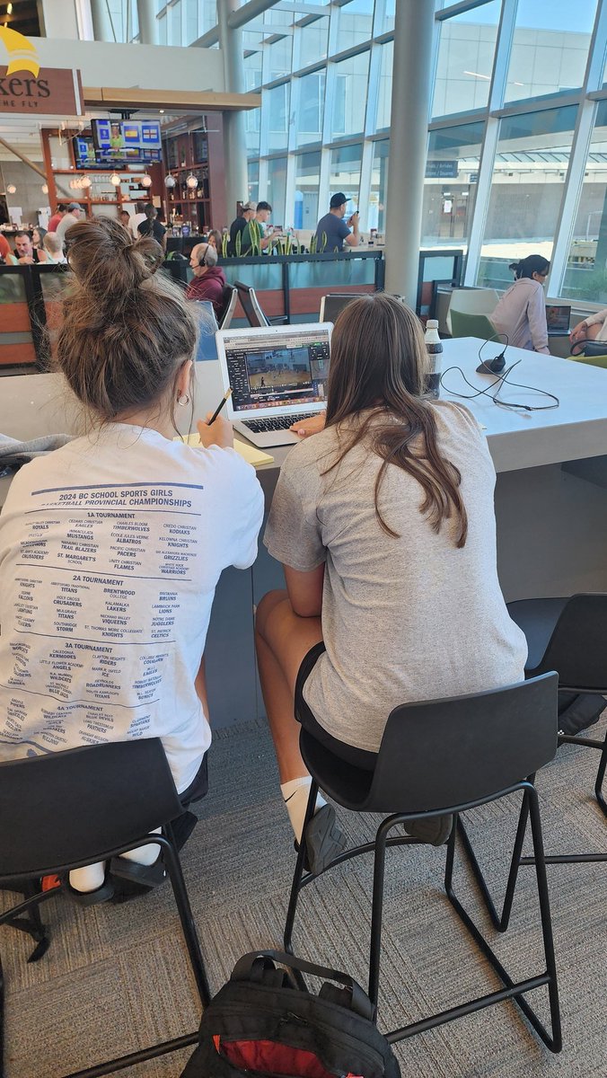 778splashtwins's tweet photo. Learning how to breakdown game film with Dean Oliver's Basketball on Paper shorthand on a flight delay @DeanO_Lytics
#aau
#studythegame https://t.co/UAVd8n42pP