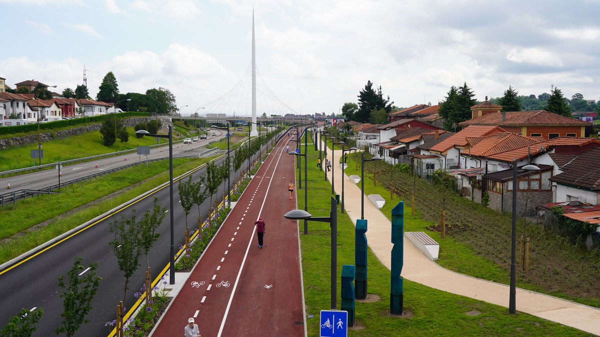 @aytoviedo (@aytoviedo) on Twitter photo ➡ El Alcalde de Oviedo, <a href="/canteli_alfredo/">Alfredo Canteli</a> y el Concejal de Infraestructuras <a href="/NachoCuestaA/">Nacho Cuesta 🇪🇸</a> han visitado la nueva pasarela de la entrada a Oviedo por la Y y el parque lineal del margen derecho
➡ Para el primer edil, hoy "es un día histórico para Oviedo"
ℹ tinyurl.com/2wrpwyf ➡ El Alcalde de Oviedo, <a href="/canteli_alfredo/">Alfredo Canteli</a> y el Concejal de Infraestructuras <a href="/NachoCuestaA/">Nacho Cuesta 🇪🇸</a> han visitado la nueva pasarela de la entrada a Oviedo por la Y y el parque lineal del margen derecho
➡ Para el primer edil, hoy "es un día histórico para Oviedo"
ℹ tinyurl.com/2wrpwyf
