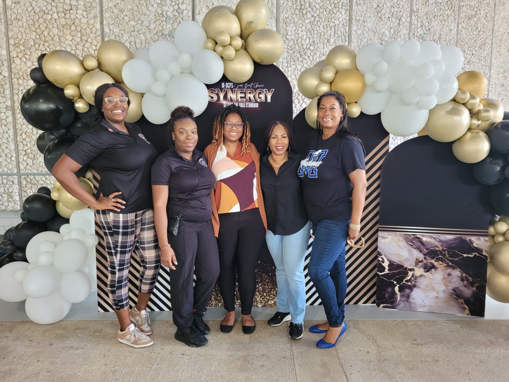 CrestviewES's tweet photo. Crestview Elementary School Improvement Team @Synergy_MDCPS @miami_balloon_decor_official https://t.co/uQeYlQ6XFf