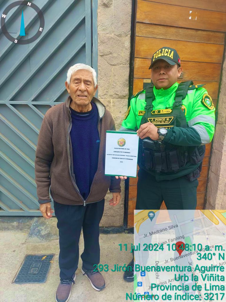 LimaRegion's tweet photo. ¡SEGUIMOS TRABAJANDO!🫡🚨
#DivpolSur2| Efectivos de la #CíaBarranco ejecutaron el Control Ciudadano en diferentes zonas del distrito, informando a la población de los números de contacto policial para cualquier emergencia que se suscite. 👮🏻‍♂️🚔 #viralntt https://t.co/SwFFHbaP6J