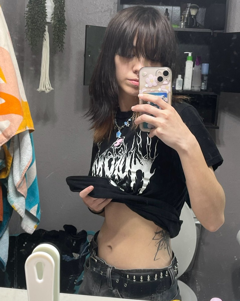 irlcollie's tweet photo. .｡*ﾟ+.*.｡ looking for moots/friends. 

♡ luci/lulu/lu (20! mdni)
♡ dog enthusiast
♡ val, overwatch, roblox 
♡ just yapping and crying about anything i can think off + cursed shitposts.

follow + ♡/↻ &amp; let's be moots!!
#moots https://t.co/v90ZBEywZb