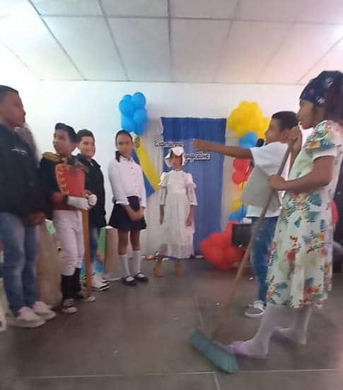 CDCESucre's tweet photo. En la U.E "María Martina Rojas",  se llevó a cabo el III Momento del Cierre Pedagógico año escolar 2023-2024, de las modalidades de inicial, primaria y media general, culminando este período escolar con amor y compromiso por los niños/as de nuestra patria. 
#KeLacreoLaPoesia https://t.co/rfGkhVtMFZ