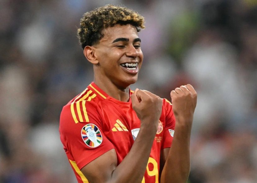 Ha nacido una estrella. 
Y no solo futbolística...
Este chaval es una metáfora perfecta y hermosa de cómo la alegría, el talento, la generosidad, la belleza y la libertad, arrasan con la mediocridad, la mezquindad, la estupidez y con cualquier razonamiento bobo (últimamente los