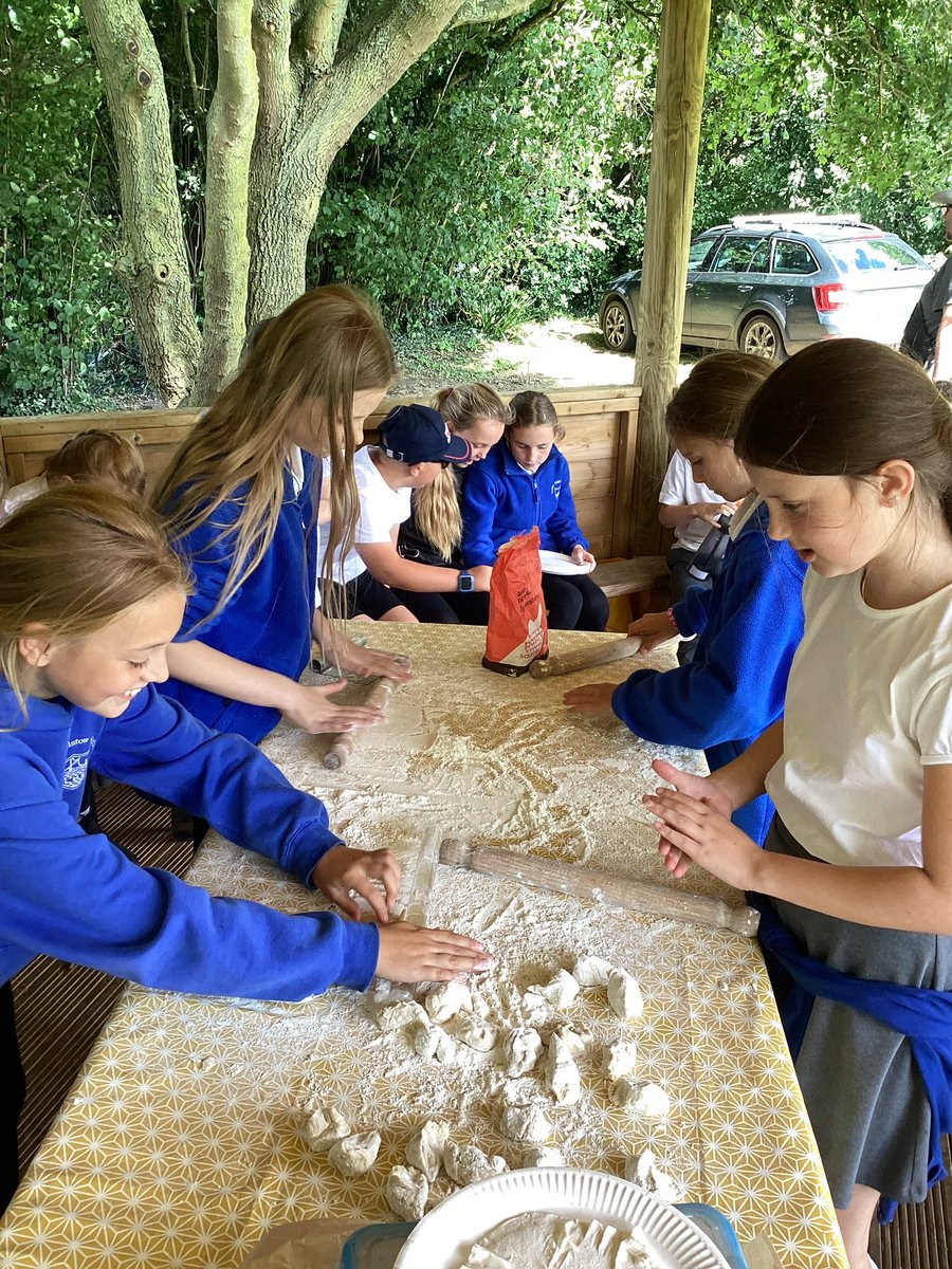 lowerhalstowsch's tweet photo. Hawthorn Class really enjoyed outdoor cooking. We were lucky enough to make two dishes: a beef chilli and a vegetarian chilli. Everybody got involved and the dishes were a hit amongst the children. @wildclassroomuk #outdoorlearning https://t.co/Dx6Cs4nRlz