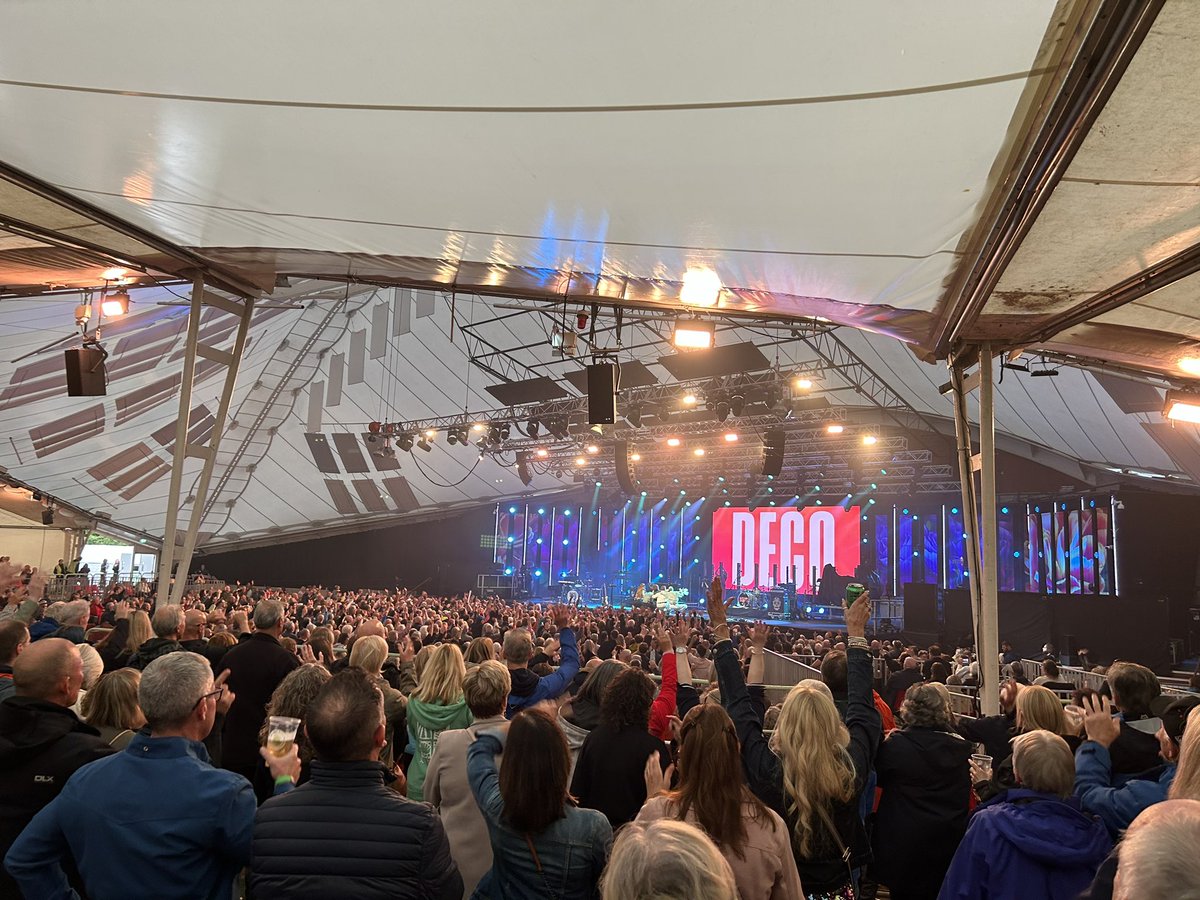Me taking a photo of <a href="/decobanduk/">DECO</a> taking a photo! Great performance at Llangollen!
