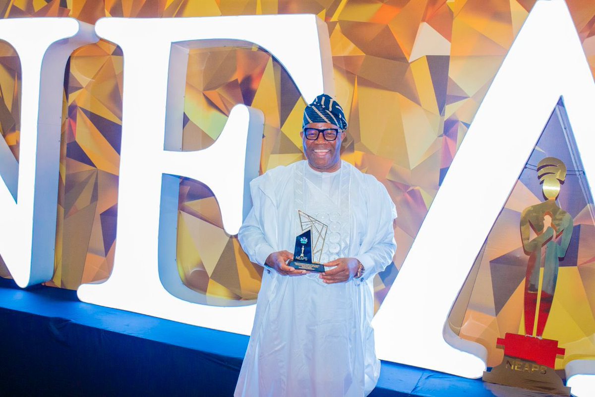 NeapsAwards's tweet photo. President of the Senate, his excellency Godswill Obot Akpabio (@NGRSenate), at the #NEAPSAwards 2024. He was honoured with the #NEAPSAward for 'Parliamentary Excellence'
#NEAPS #NEAPSAward #NEAPS2024 #PublicServiceExcellence #RewardingExcellence #TBSMedia https://t.co/gLmheX16lC