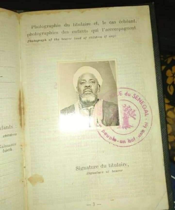 MomoBarham's tweet photo. Passeport De Cheikh AL Islam Maolana Cheikh Ibrahima Niass {R.T.A} https://t.co/TcJg5g6njr