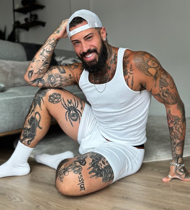 come sit with me. https://t.co/ddXCy6hBpI