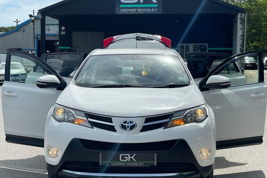 This Toyota Rav 4 is available for £9,450! 

#CarFinance example: £207.00 per month 
Mileage: £73,982 
Read further here: shorturl.at/Z8S81

#toyotarav4 #rav4d4d #awd #fullservicehistory #toyotasuv #essexcars #georgekingsley #militarydiscounts  #nationwidedelivery