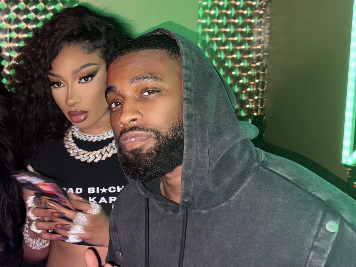 theestallion's tweet photo. 2 pretty a$$ friends we besties 😍 https://t.co/EaeLybFL6E