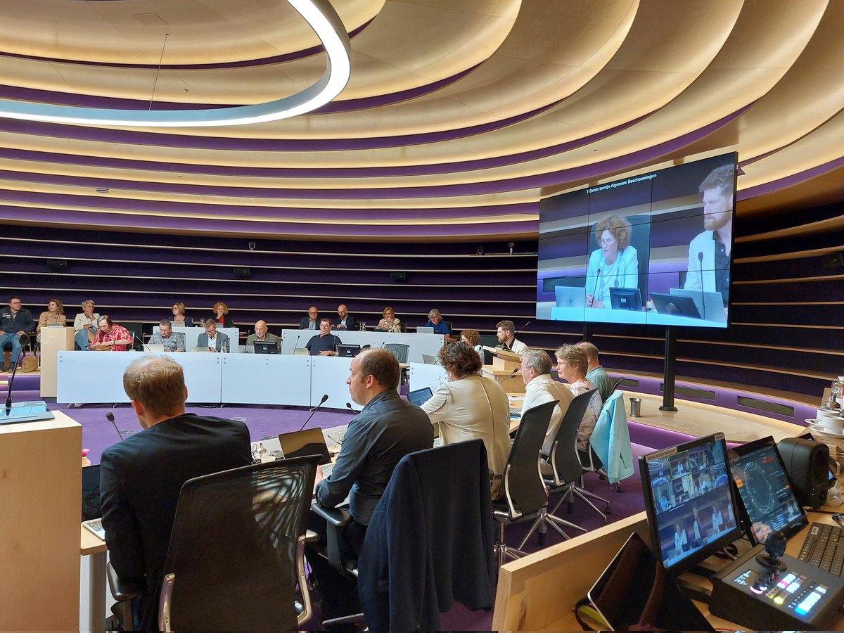 De tweede termijn van de Kaderraad begint! Vanavond laat volgt de besluitvorming. Kijk mee via NieuwegeinseRaad.live/Stream1 Veel plezier! #Nieuwegein #politiek #democratie