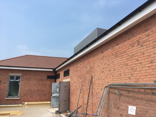 Roweaverdevelop's tweet image. Have you seen the advantages of having #CastIronGutters?
✔️ Amazing durability
✔️ Inherent strength 
✔️ Will last for at least 50 years with the correct maintenance and many more...
For more information, visit: buff.ly/35yPS9g 
#Guttering #Shrewsbury #Shropshire