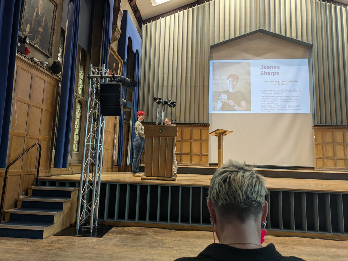 comeflywithJo's tweet image. Feeling the imposter sydrome as per.. but super happy to win the postdoc prize for outstanding contribution to engagement at the Faculty of Science post doc day today 😀