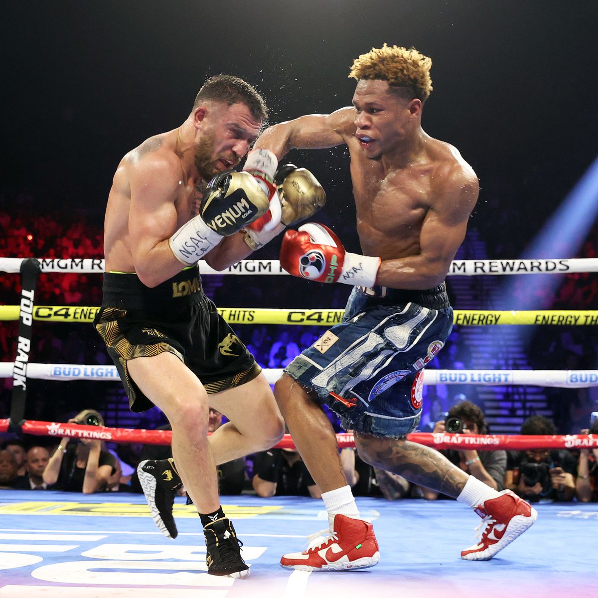 Darky3Richa7's tweet photo. Don't forget that Devin Haney beat Lomachenko first! https://t.co/p1XBOh6lfp