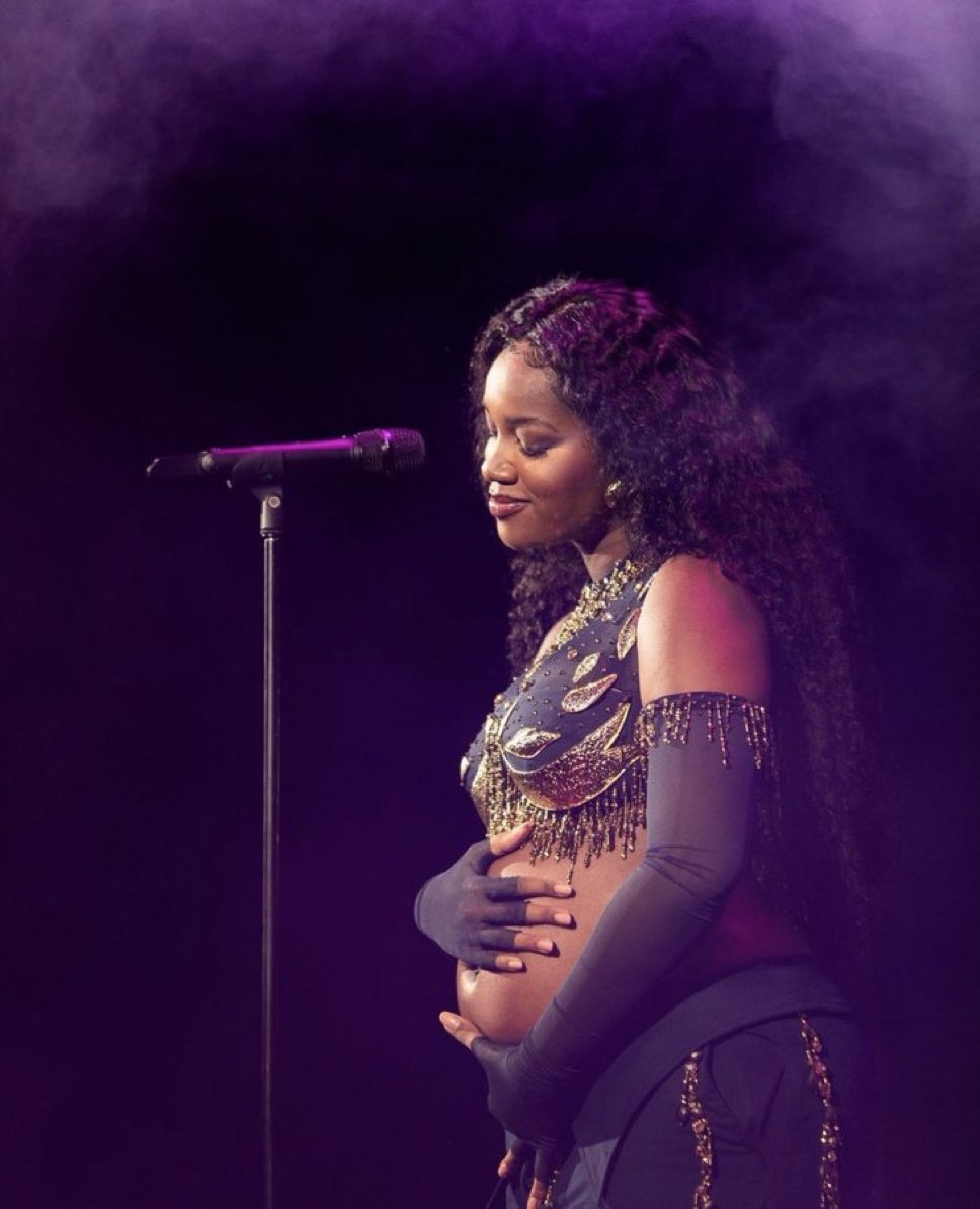 Nossa mamãe está completando seis meses de gestação hoje. 💗