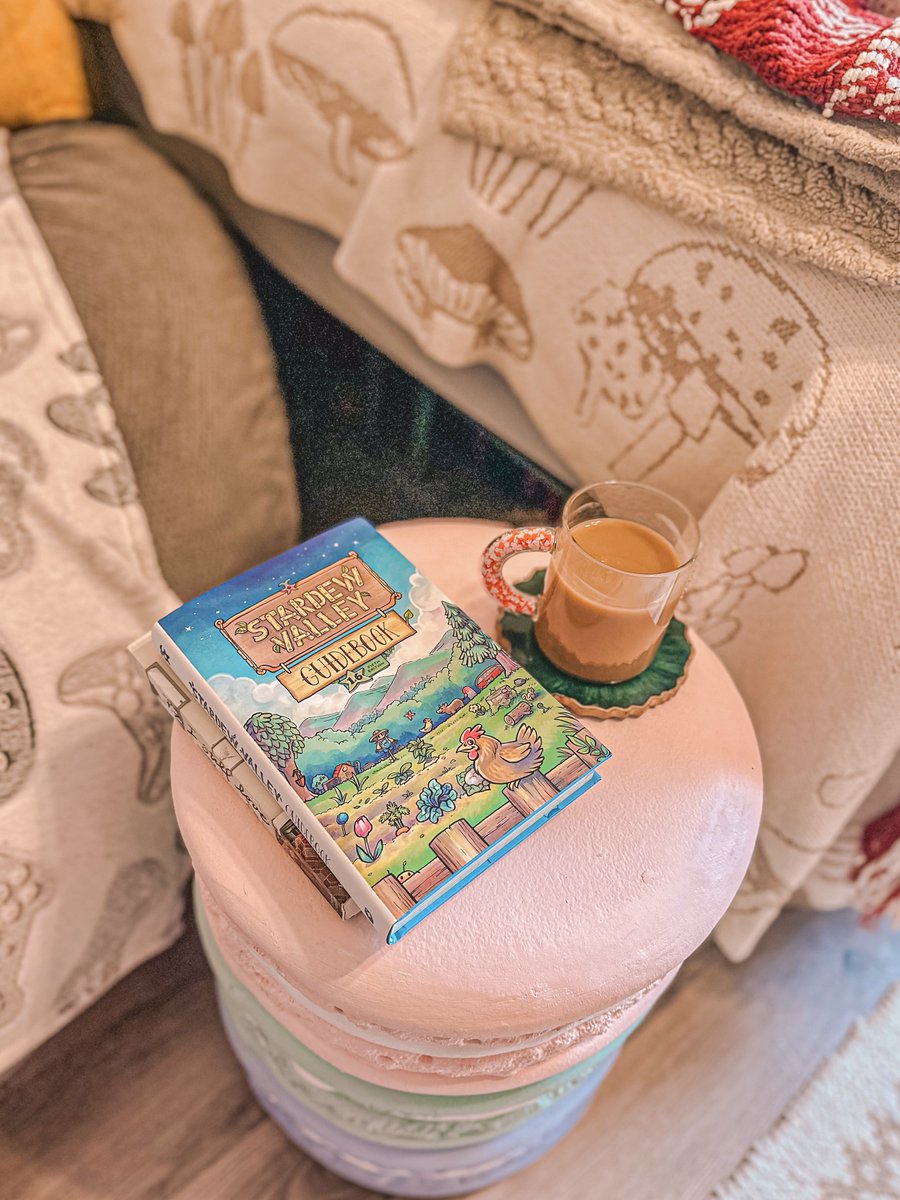 Simplehylian's tweet photo. I finally got the stardew valley 1.6 guidebook &amp; it’s so pretty 🥹🩵🌾 https://t.co/HZNL3LFEOC