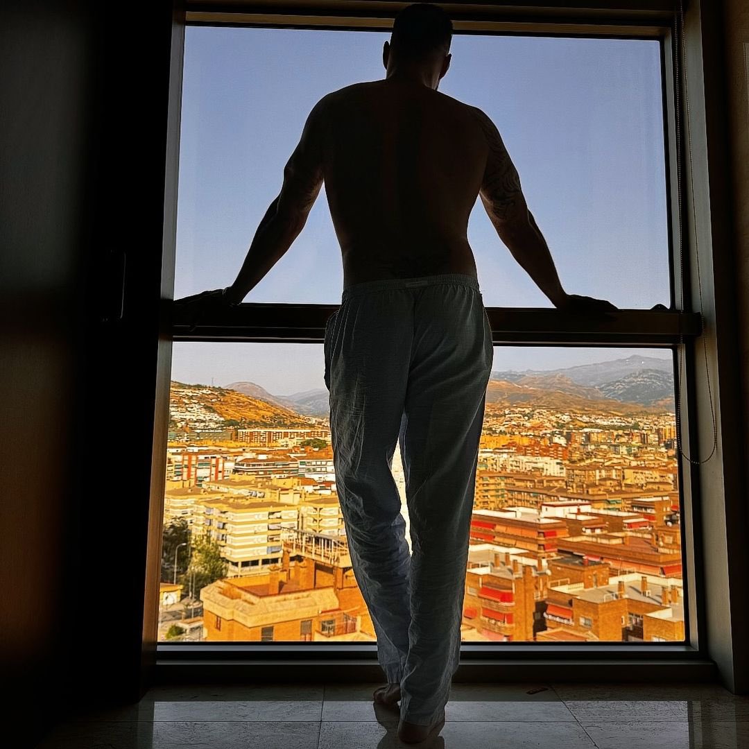 ricky_martin's tweet photo. #Granada esta noche eres mía. #RMLIVE2024 https://t.co/CnPSVSjBOo