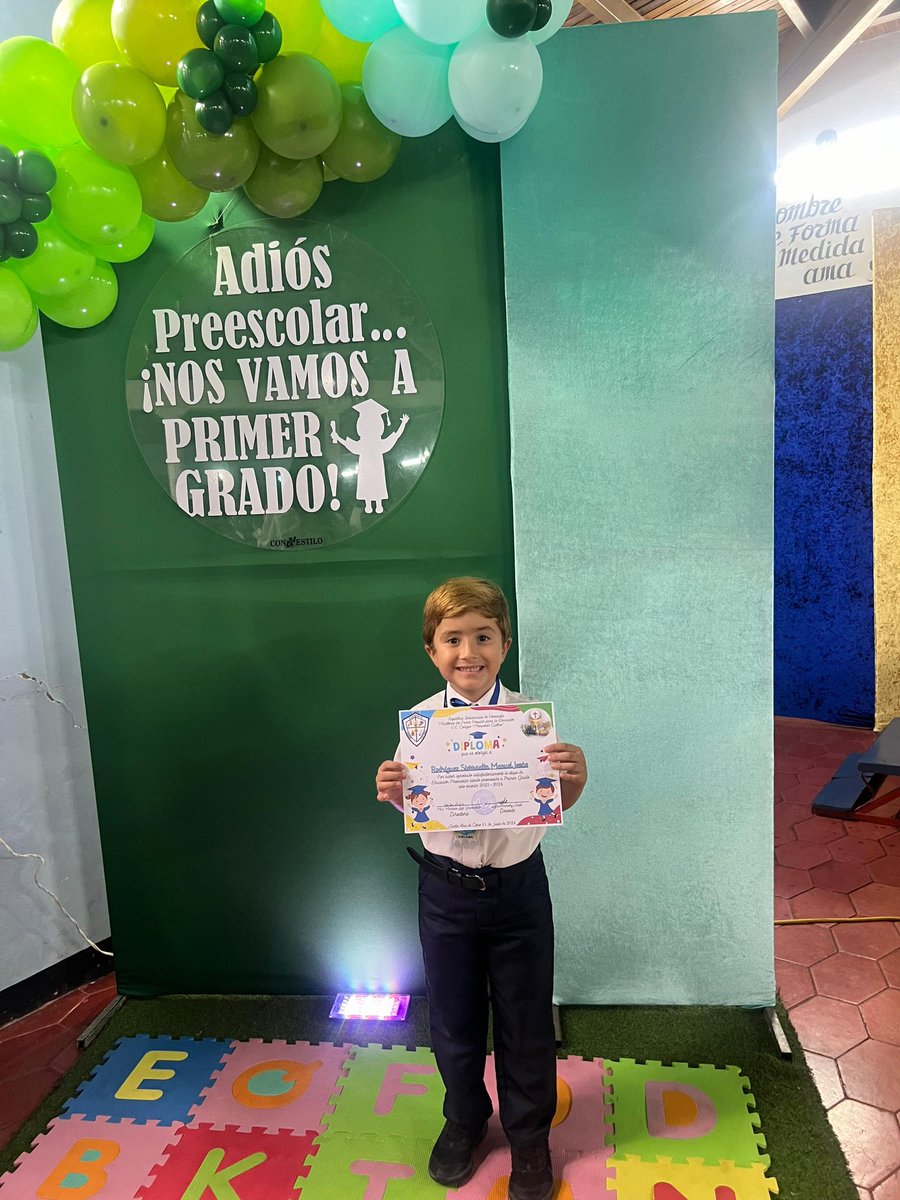 Súper felices y orgullosos de nuestros nietos Gaelito y Manuelito quienes han recibido sus títulos por haber culminado con éxito sus diferentes etapas de educación inicial. Ahora para 1er grado. 👏👏 👏💐💐💐
Como decía Ali “alegría a veces tristezas a veces..equilibrio hermanos”