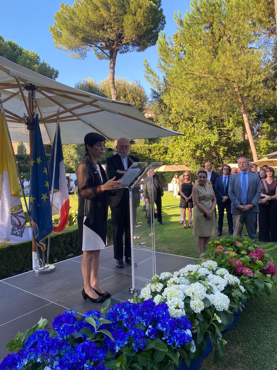 La France au Vatican (@franceauvatican) on Twitter photo À l’occasion de la réception de la fête nationale l’ambassadrice dans son allocution, en présence de Mgr Paul-Richard Gallagher , <a href="/TerzaLoggia/">Segreteria di Stato della Santa Sede</a> revient sur les relations 🇫🇷 🇻🇦, soulignant les initiatives communes en faveur de la paix, de la démocratie et des droits de l’homme. À l’occasion de la réception de la fête nationale l’ambassadrice dans son allocution, en présence de Mgr Paul-Richard Gallagher , <a href="/TerzaLoggia/">Segreteria di Stato della Santa Sede</a> revient sur les relations 🇫🇷 🇻🇦, soulignant les initiatives communes en faveur de la paix, de la démocratie et des droits de l’homme.