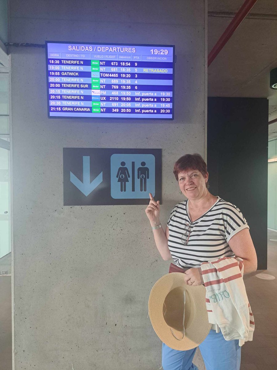 I love that La Palma Airport is so #stoma aware ❤️  I wish more airports were like this 😀 😍