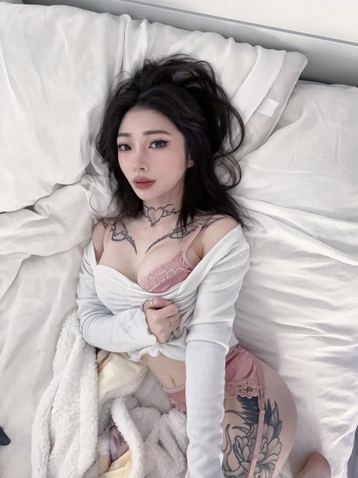 Professional bed rotter ? https://t.co/UUnFReBO4c