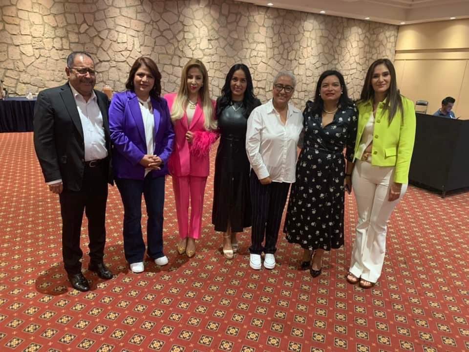 EmmaRiveraCm's tweet photo. Seis son las reformas prioritarias que llegarán en septiembre a discusión en las cámaras federales y luego a los congresos locales para su ratificación y armonización en lo local.
La reforma judicial será la primera, las becas universales para educación básica. https://t.co/5qEBAXFX7l