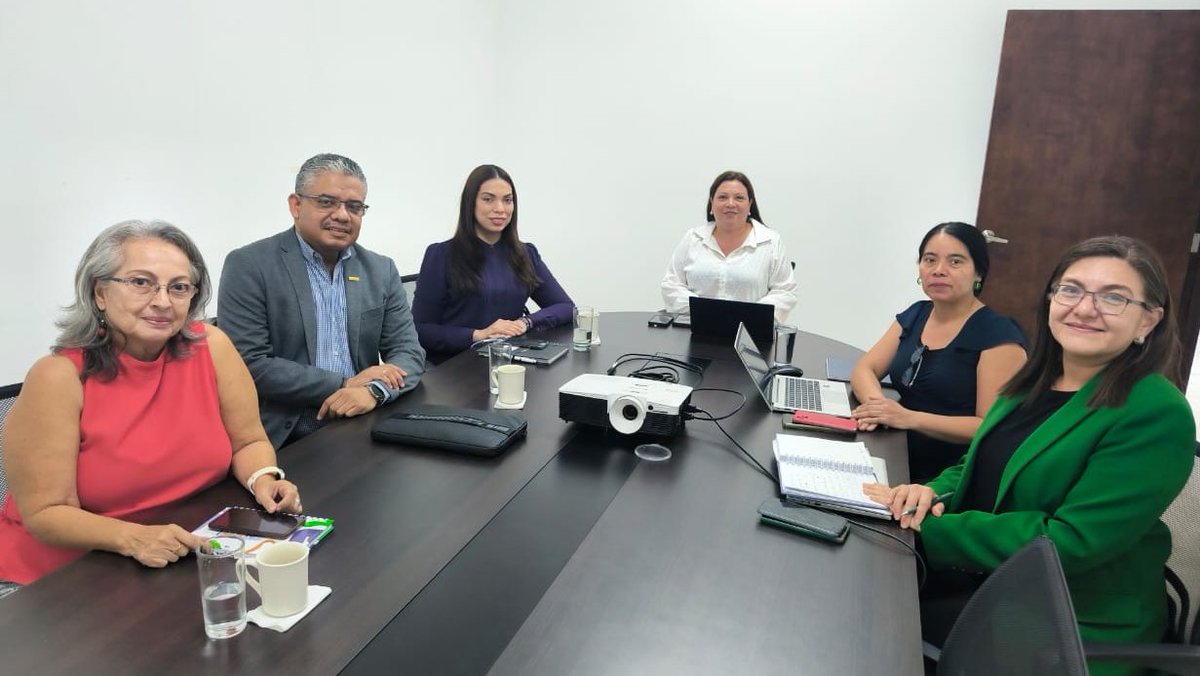 Ayer conversamos con Rhina Paola Guadalupe Machuca de Alfaro, presidenta del INCAF, y Juan Ramón Rivas de Swiss Contact sobre la formación de evaluadores para certificar competencias en cocina, bartender, restaurante y camareros; y la creación de estándares para el turismo.