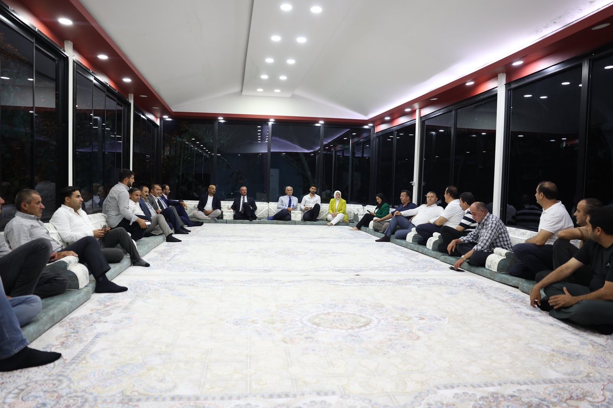 yzyilmaz55's tweet photo. 📍 Hakkari/Kırıkdağ Köyü
⏰ 21:30

@Akparti Geçmiş Dönem Merkez İlçe Başkanı Cemal Adıyaman'ın ailesine taziye ziyareti gerçekleştirdik. 

Merhuma Allah'tan rahmet; ailesine, yakınlarına başsağlığı ve sabırlar diliyorum. https://t.co/0a6huVkKNl
