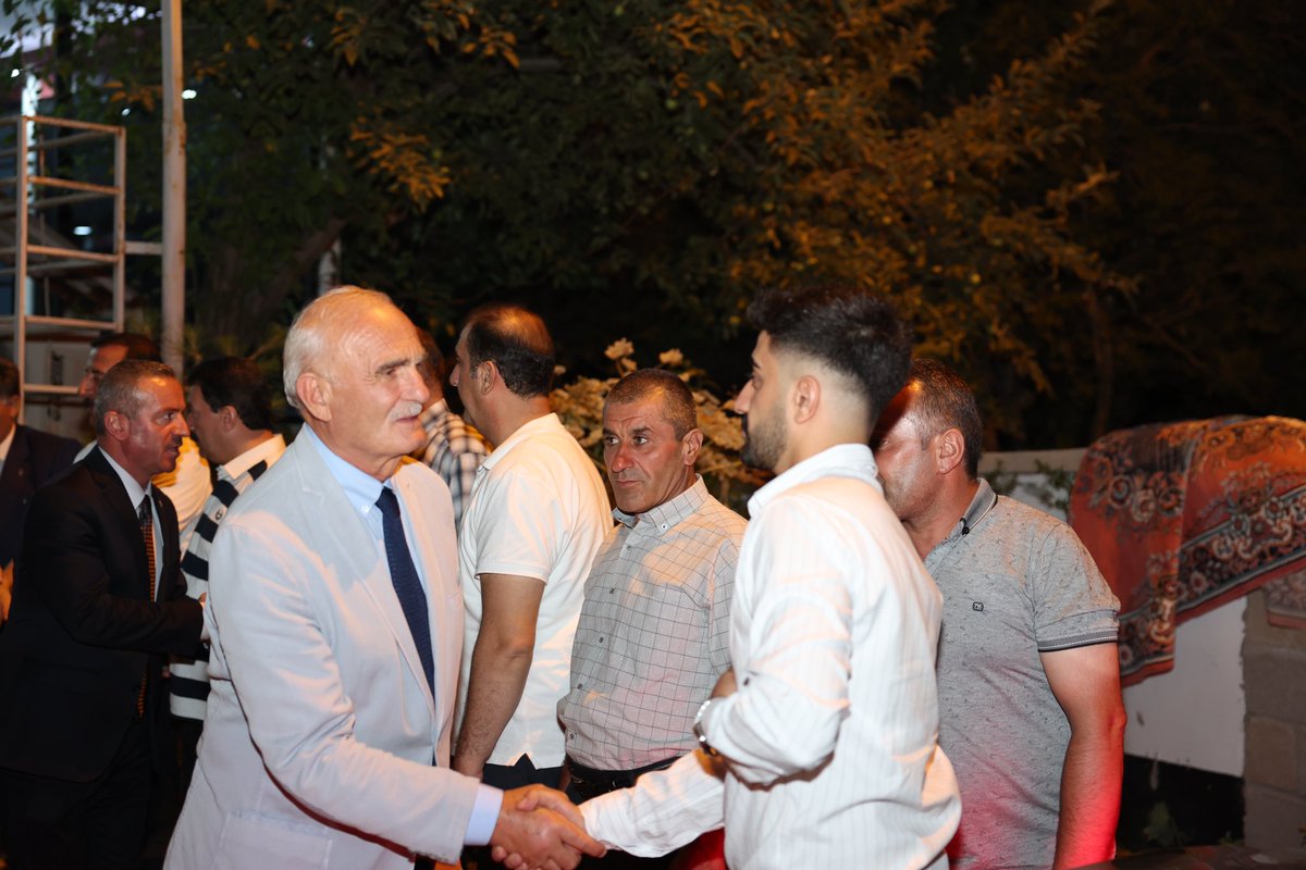 yzyilmaz55's tweet photo. 📍 Hakkari/Kırıkdağ Köyü
⏰ 21:30

@Akparti Geçmiş Dönem Merkez İlçe Başkanı Cemal Adıyaman'ın ailesine taziye ziyareti gerçekleştirdik. 

Merhuma Allah'tan rahmet; ailesine, yakınlarına başsağlığı ve sabırlar diliyorum. https://t.co/0a6huVkKNl