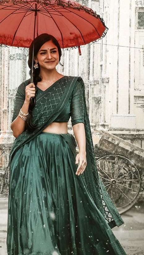 MrunalTeam's tweet photo. unlimited talent MRUNAL THAKUR 🌟

#SitaRamam #MrunalThakur https://t.co/mgHiZGzJGb