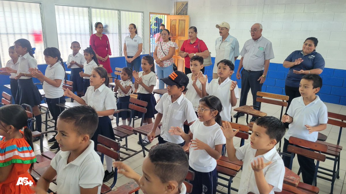 #Granada|Las autoridades municipales , a través del 5% destinado a la ejecución de proyectos escolares, inauguraron un aula de clases en la escuela Jesús María, ubicada en la comunidad El Manchón. 🎉📚

#TodosJuntosAl4519 
#SoberaníayDignidadNacional