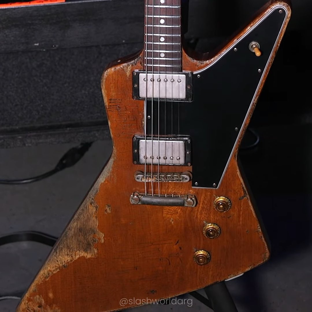 slashworldarg's tweet photo. Parte del equipamiento que usa Slash actualmente en el escenario con Blues Ball en la gira SERPENT 2024. 

1 - Gibson Leo Scala Explorer

2 - Gibson Custom 1963 Firebird V

3 - Gibson Slash 1963 ES-335

4 - Gibson Les Paul Standard 1986 https://t.co/fwj90z9nzc